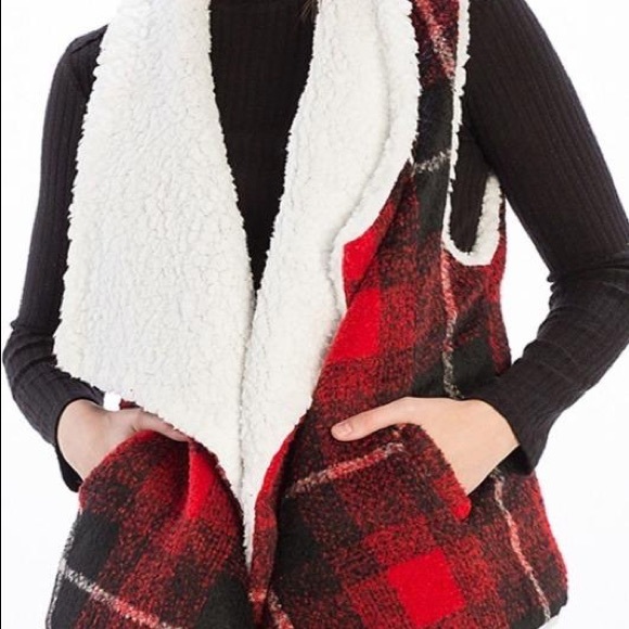 Tops - NWT Cozy Getaways Sherpa Lined Christmas Plaid open vest